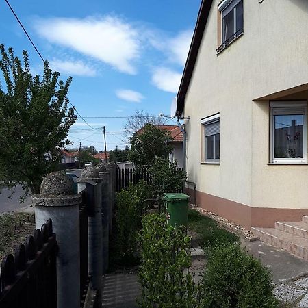 Appartement Dyta1 Apartman à Hajdúszoboszló Extérieur photo